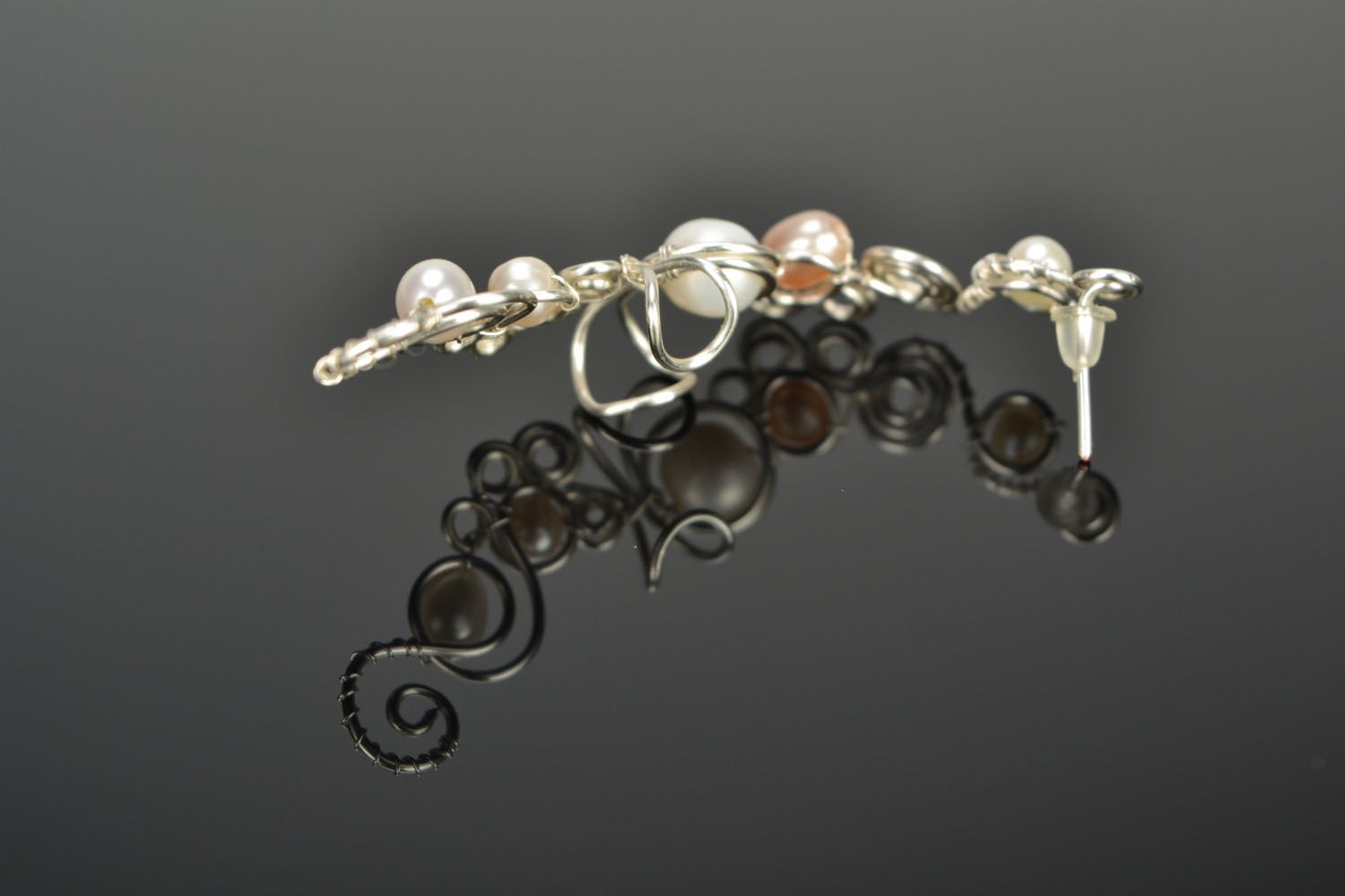 Cuff earring with natural pearls photo 4