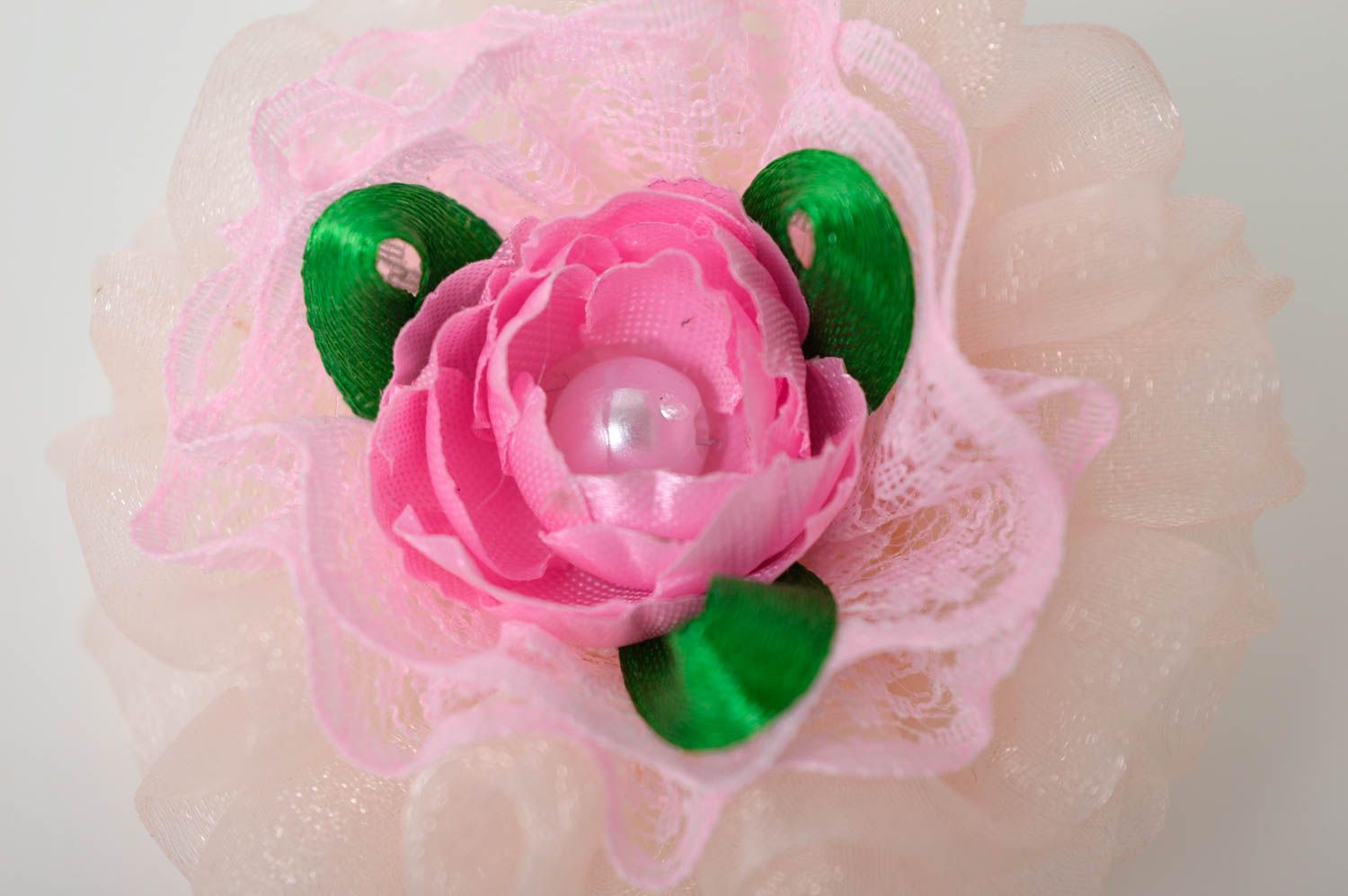 Резинка с цветком украшение ручной работы резинка для волос нежная роза фото 3