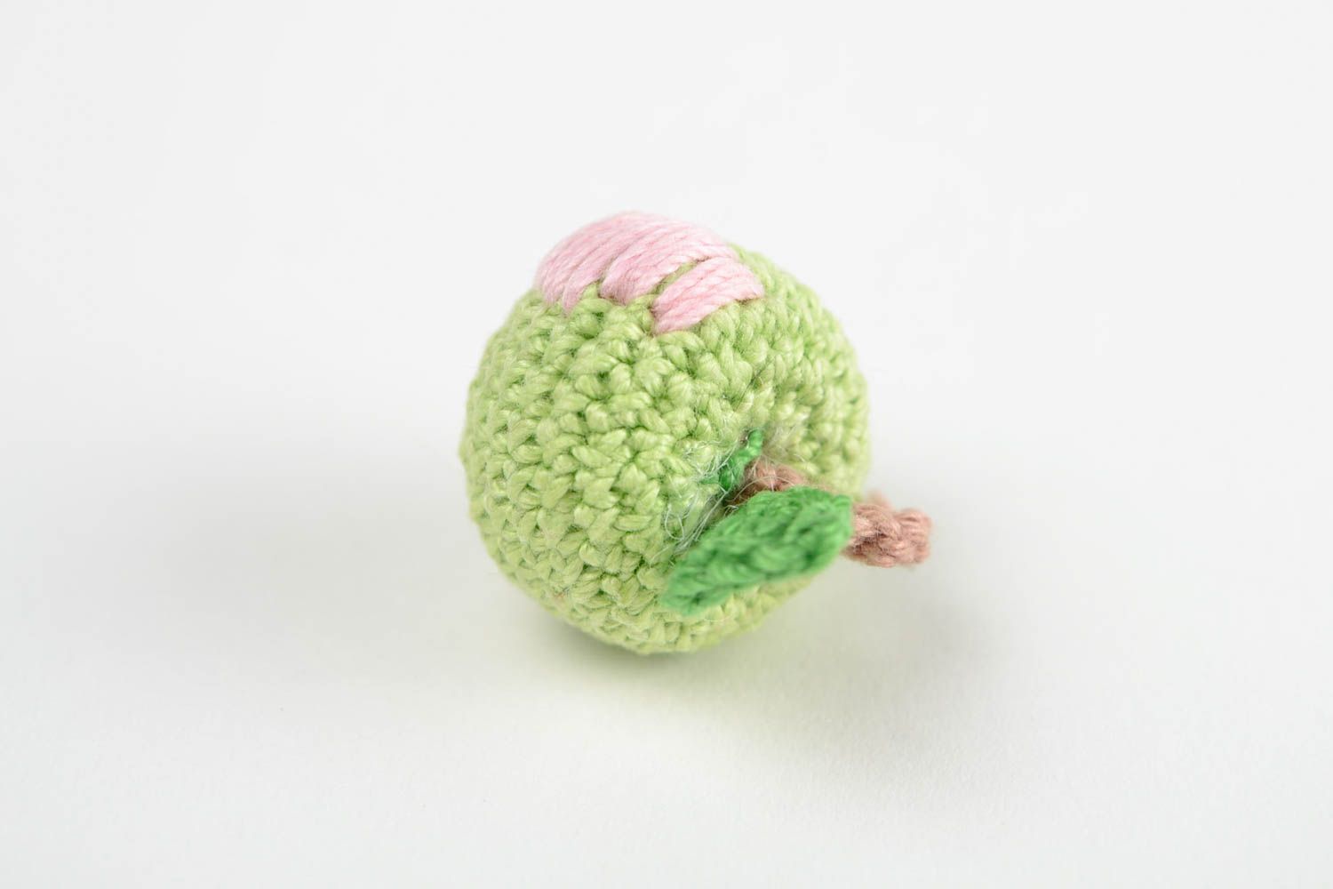 Fruta tejida a crochet juguete artesanal regalo original manzana verde foto 5