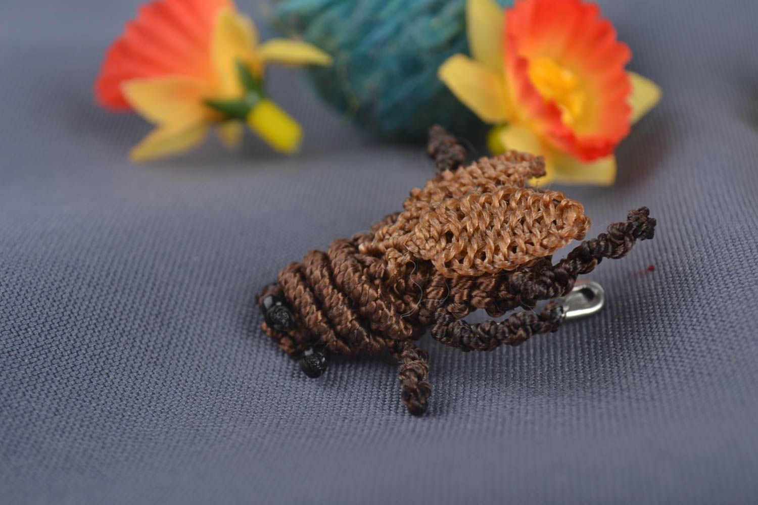 Дизайнерское украшение текстильная брошь ручной работы плетеная брошь коричневая фото 1