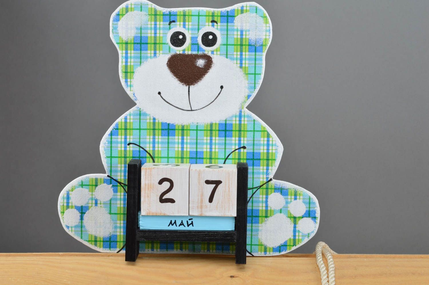 Karierter Holz Tischkalender für Kinder in Form von Bären für 4 Monate handmade foto 2