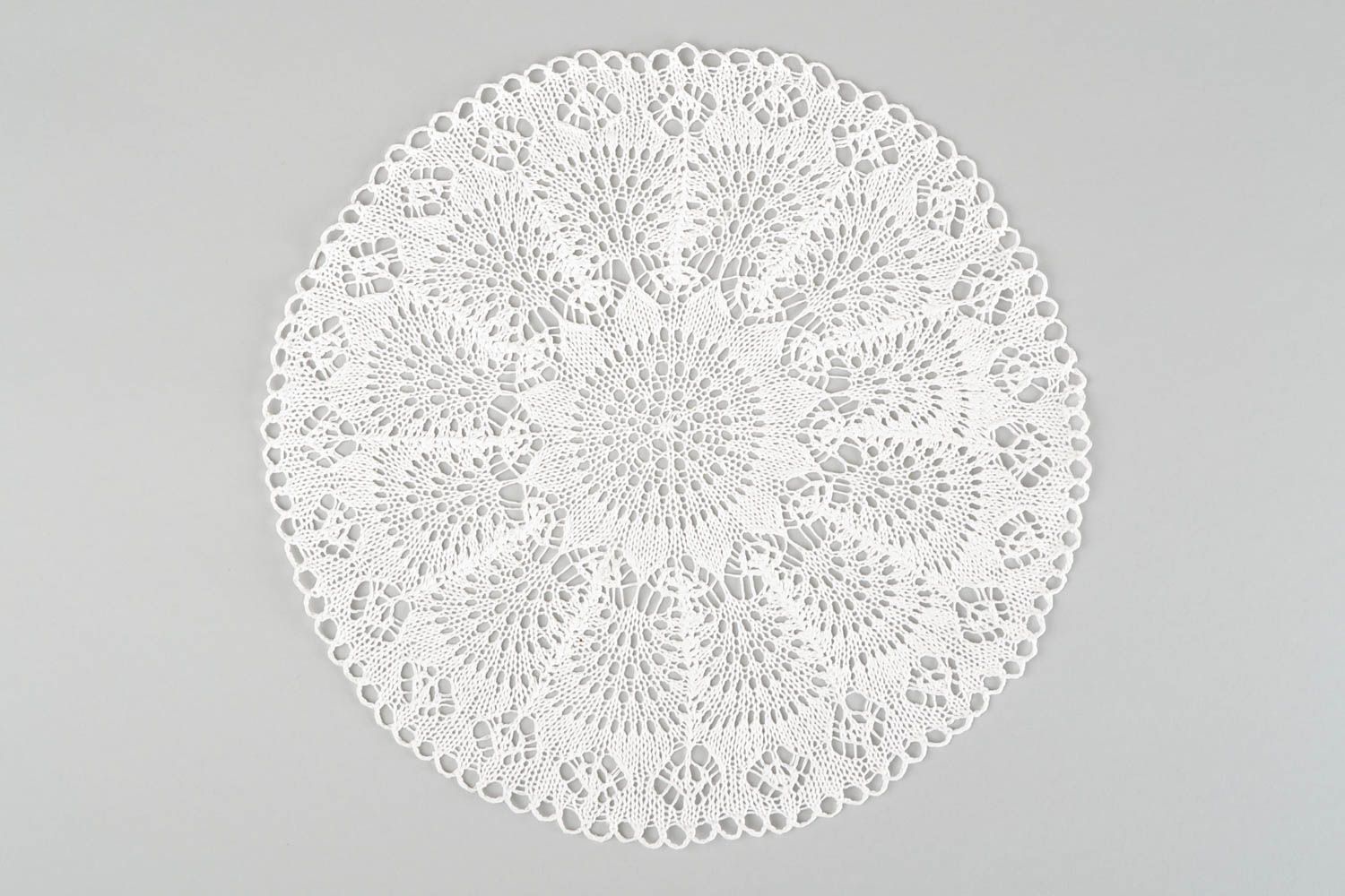 Круглая салфетка ручной работы белая салфетка на стол декор для дома красивая фото 3