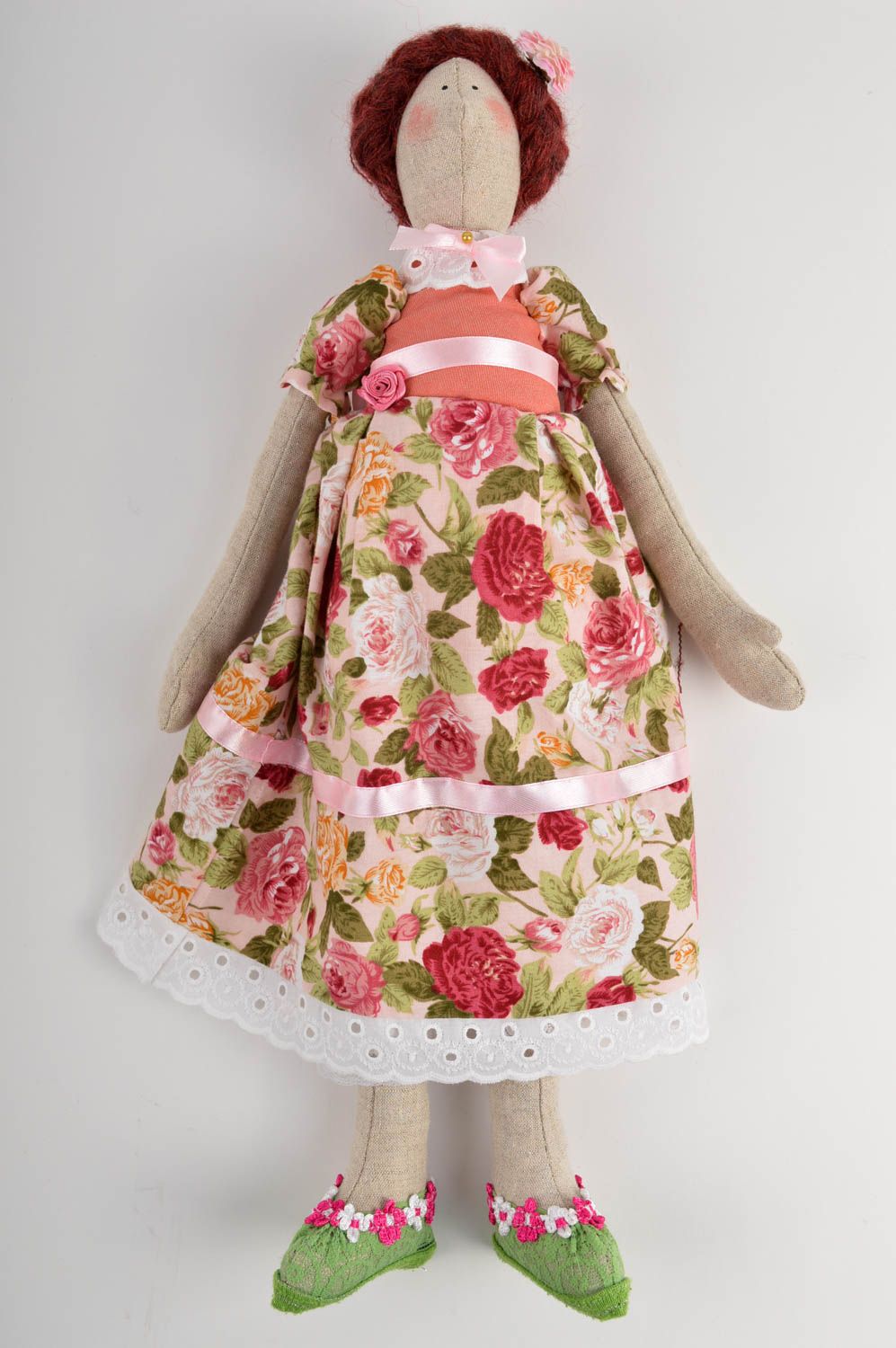 Кукла ручной работы кукла из ткани мягкая кукла из льна в цветочном платье фото 2