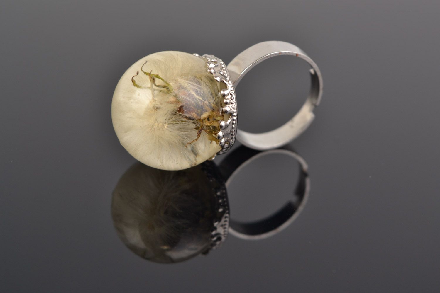 Handmade botanical ring of adjustable size with dandelion coated with epoxy photo 1