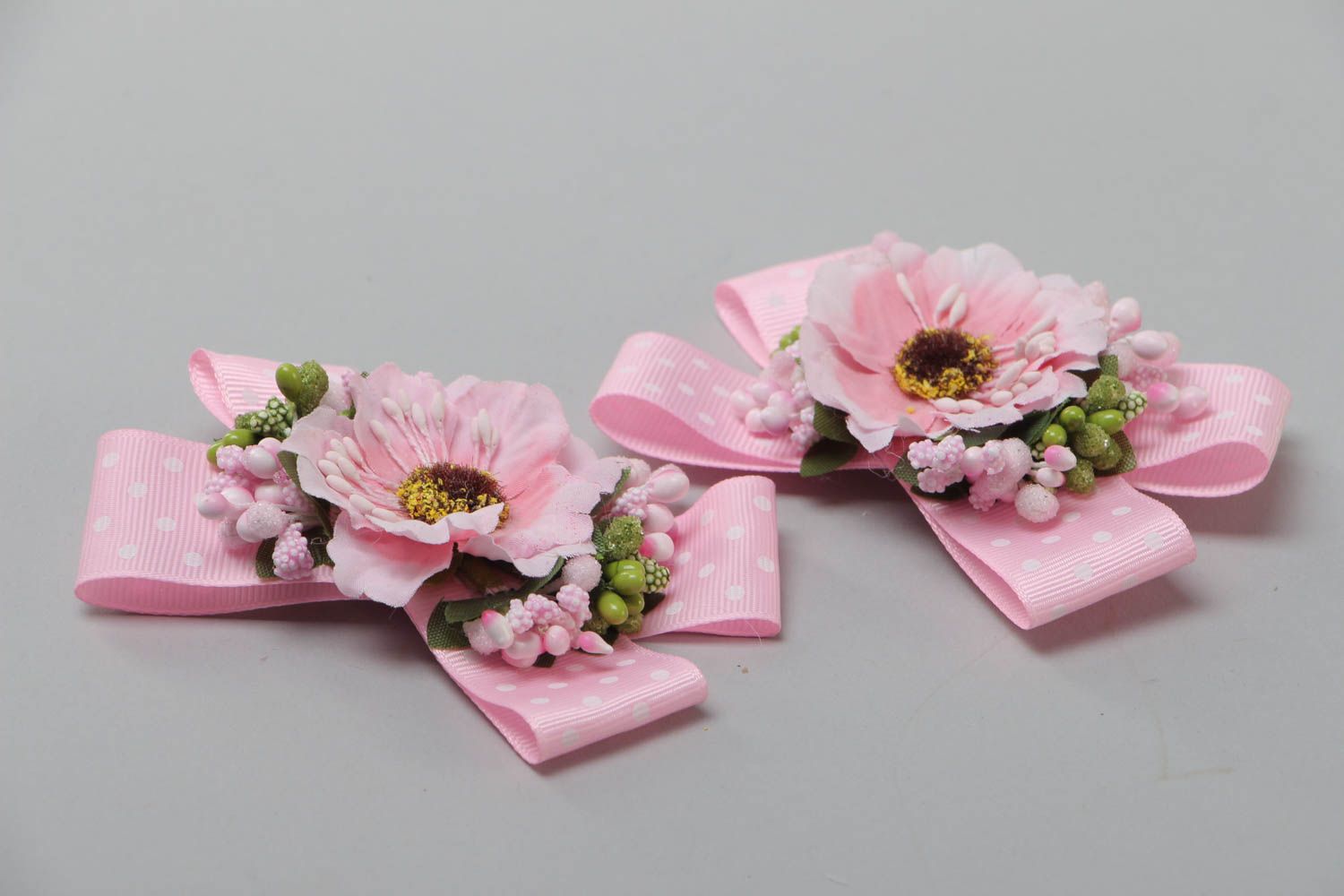 Handmade hair clips with ribbon bows and flowers of tender pink color 2 items photo 3
