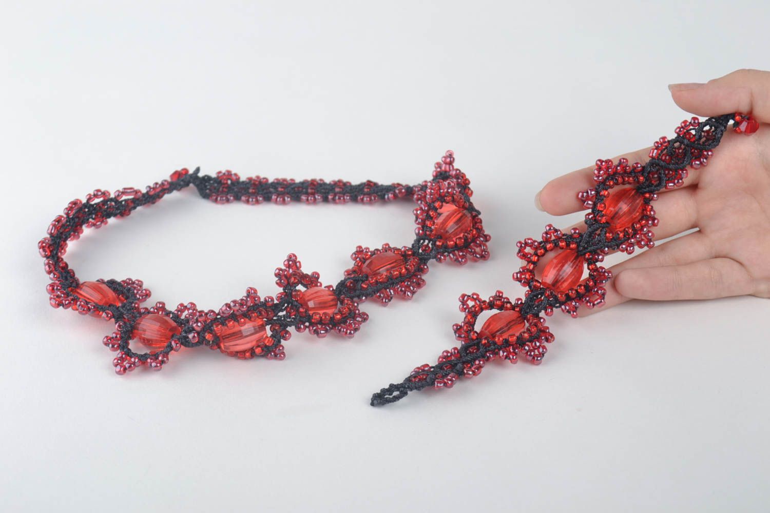 Parure collier bracelet Bijoux faits main noir rouge en macramé Cadeau femme photo 5