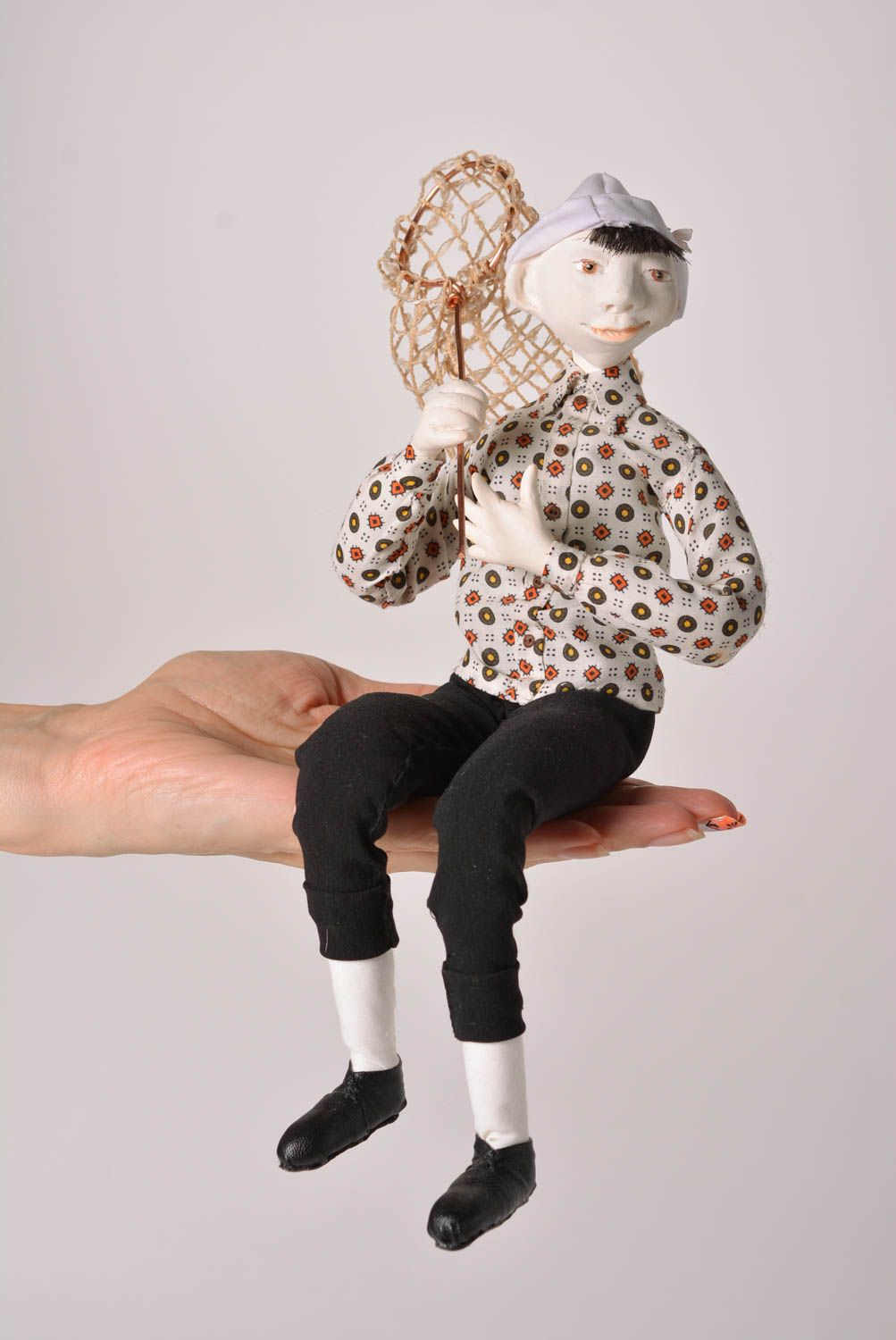 Авторская кукла игрушка ручной работы интерьерная кукла ловец бабочек с сачком фото 4