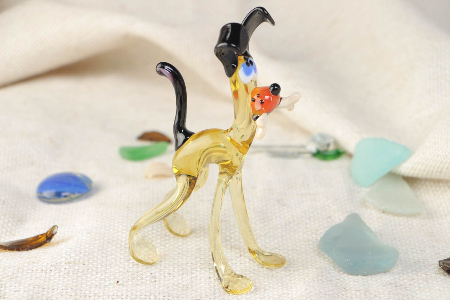 Figura de cristal artesanal en técnica lampwork perro amarilli-negro foto 1