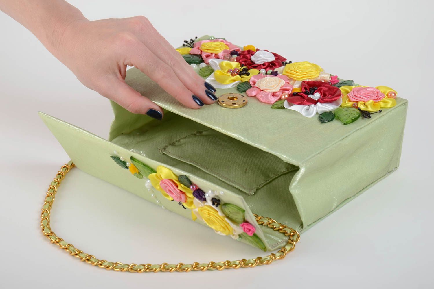 Petit sac à main avec fleurs en tissu vert clair fait main avec chaîne photo 2