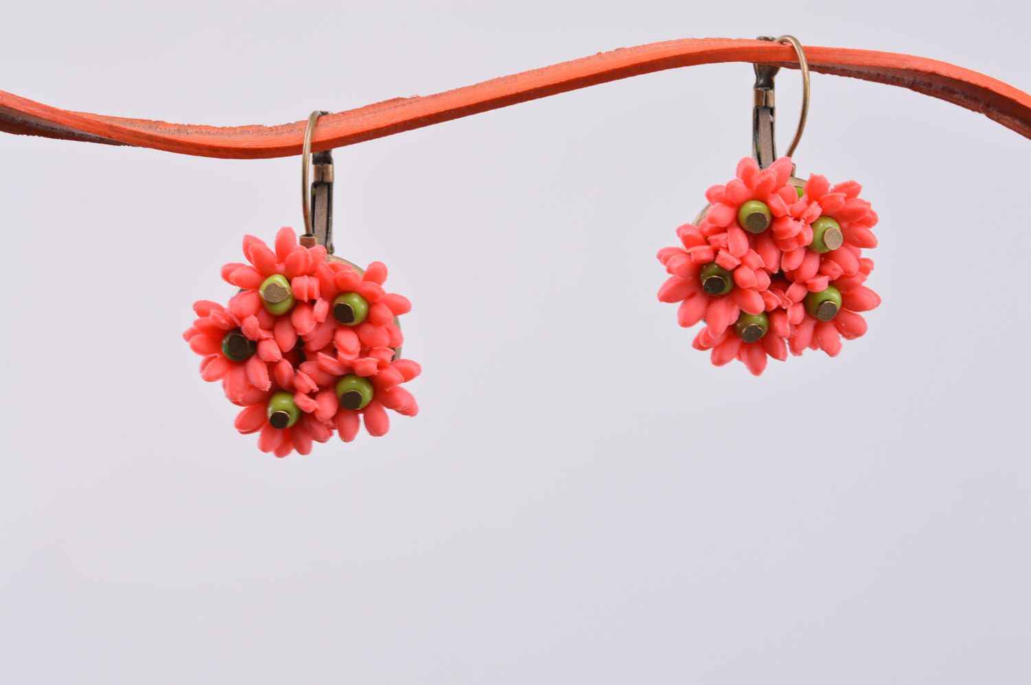 Stylish women's handmade polymer clay flower earrings of red color photo 2