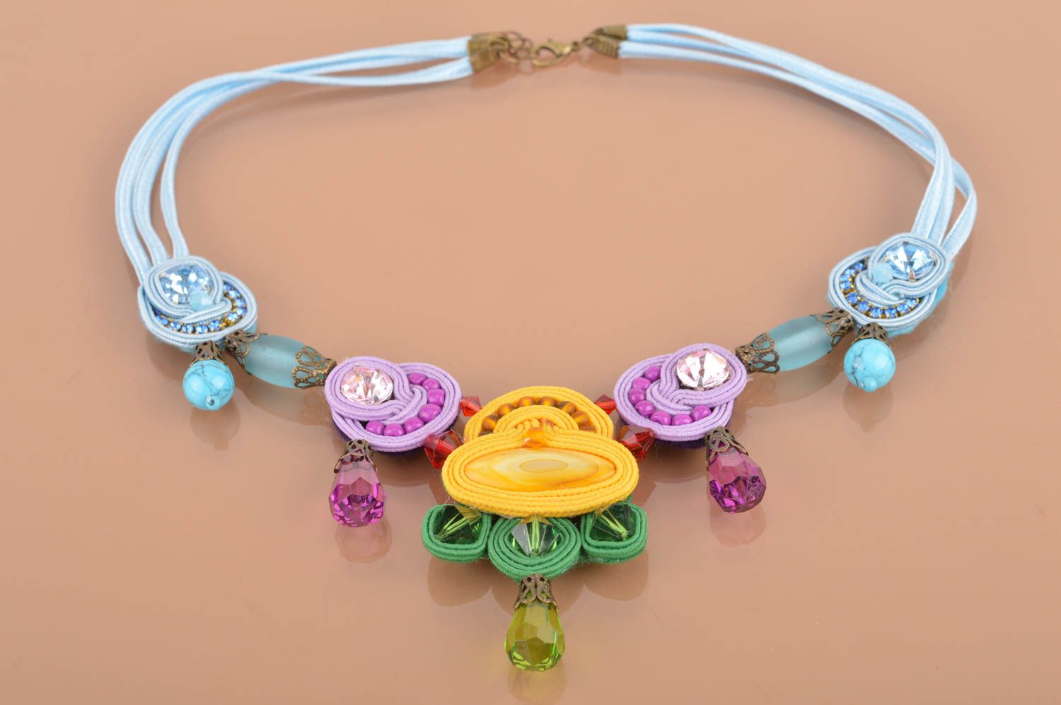 Grand collier en perles de fantaisie et soutaches multicolore fait main photo 4