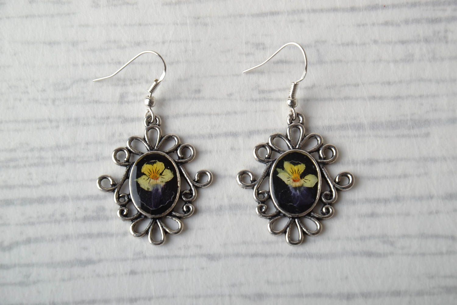 Vintage earrings with real flowers photo 1