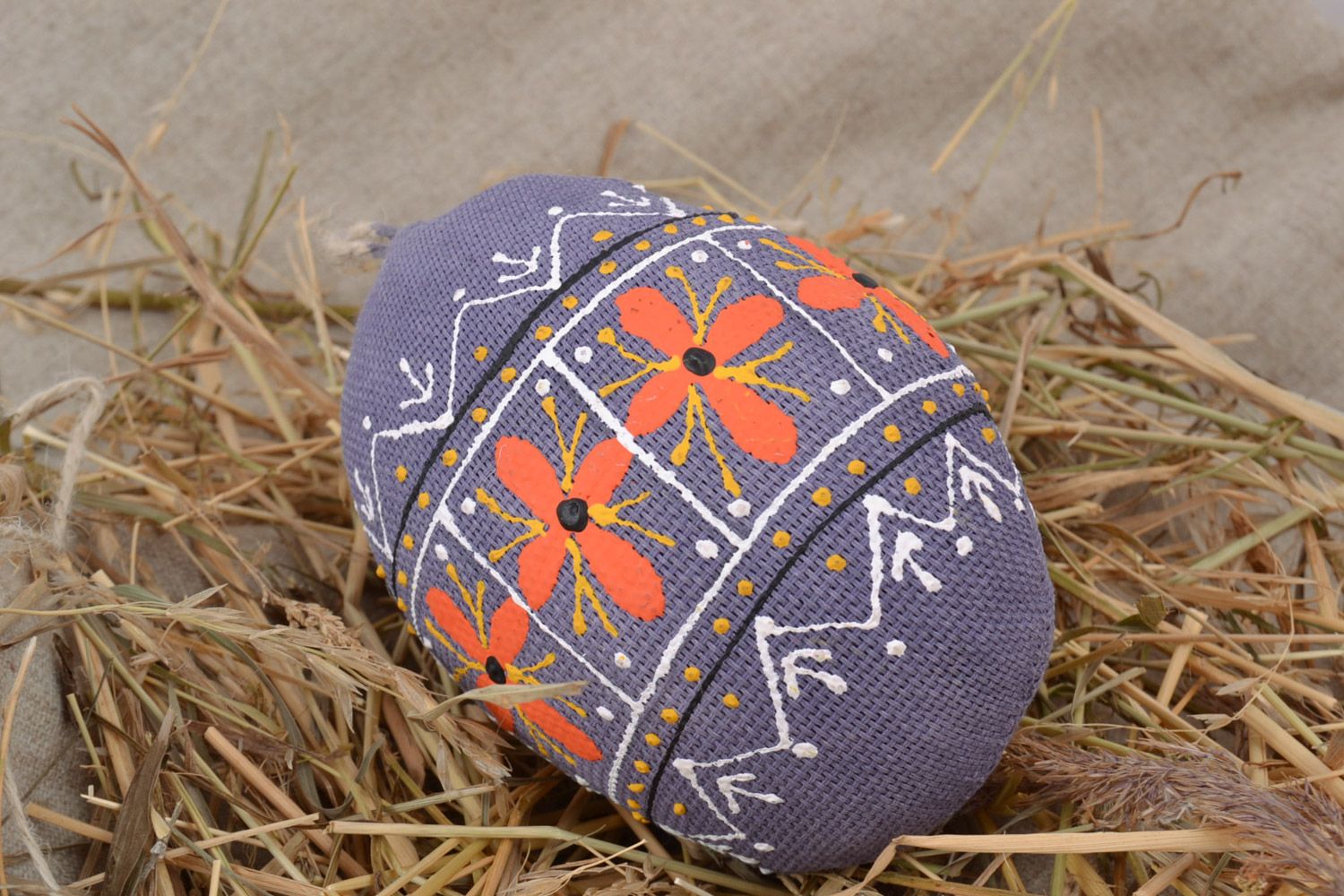 Oeuf de Pâques décoratif en tissu avec boucle violet à motif fait main photo 1
