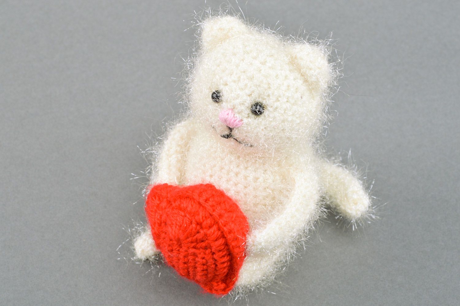 Handmade crochet soft toy in the shape of white cat with heart for children from 3 years old photo 5