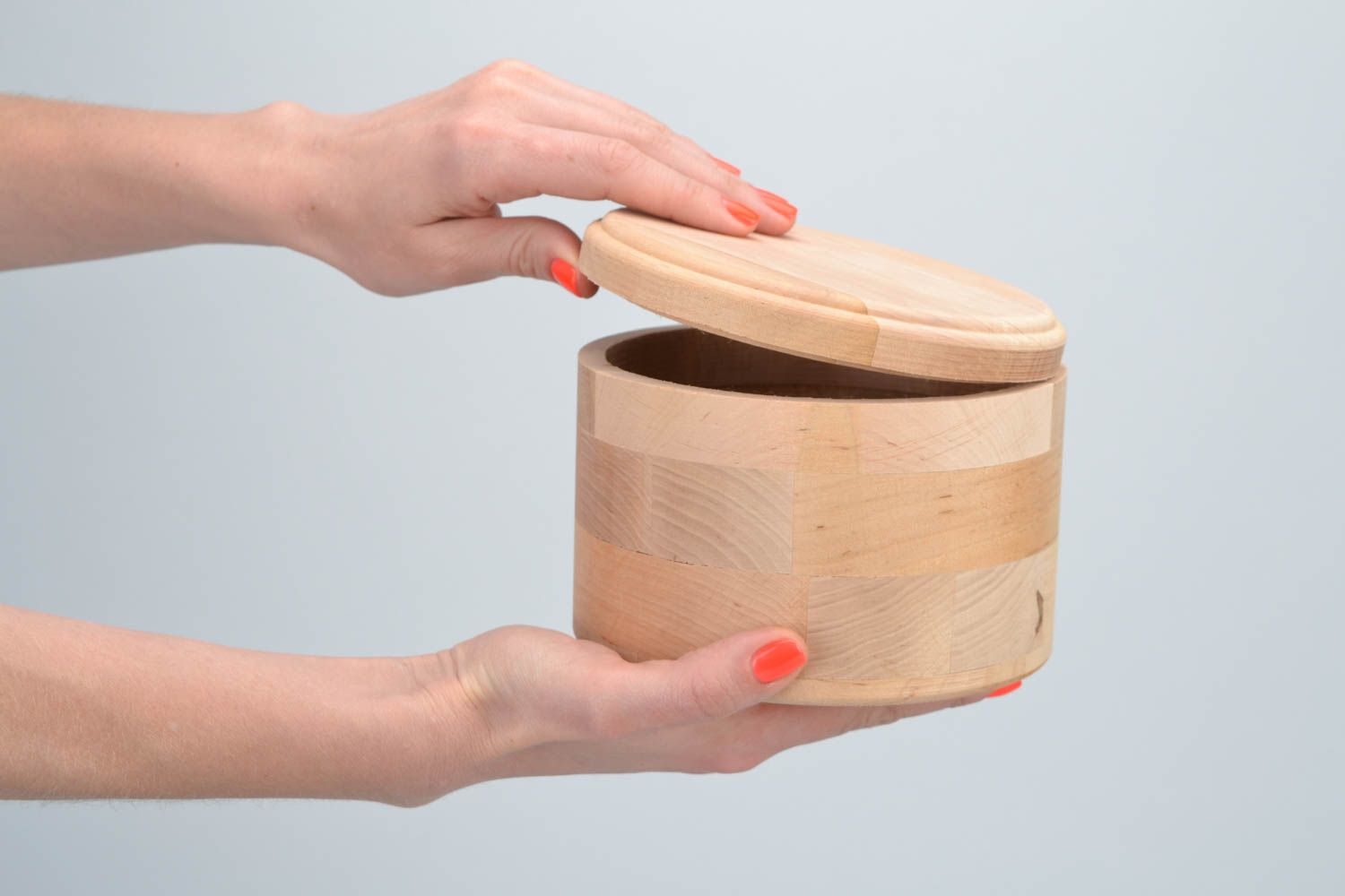 Pieza para decorar caja redonda hecha a mano de madera con tapa foto 2