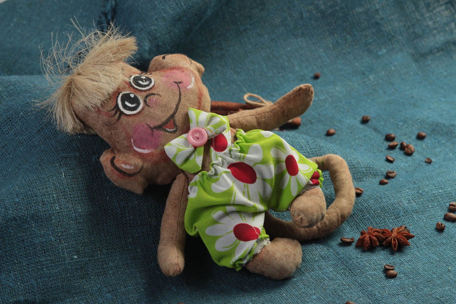 Веселая обезьянка ручной работы декоративная мягкая  игрушка для дома  фото 1