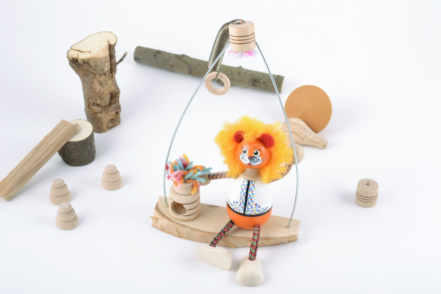 Handgemachtes umweltfreundliches Öko Spielzeug aus Holz Löwe für Spielen foto 1