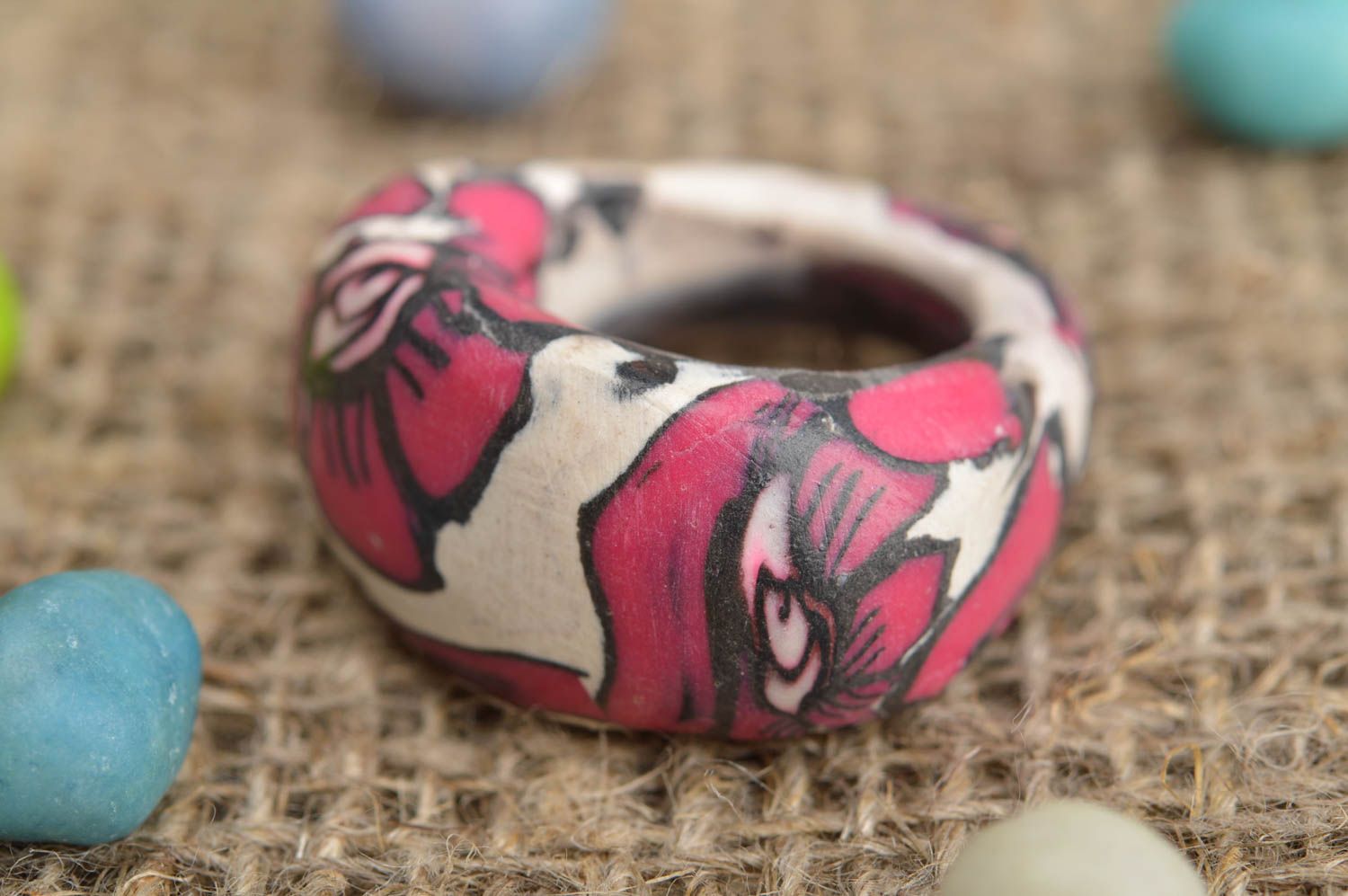 Кольцо из полимерной глины объемное красивое светлое с цветами ручная работа фото 1