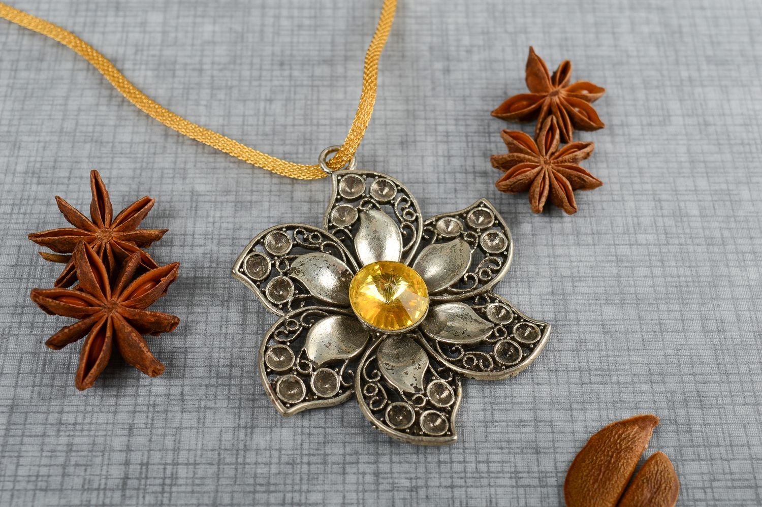 Handmade metal pendant fashion flower pendant with rhinestone women necklace photo 1