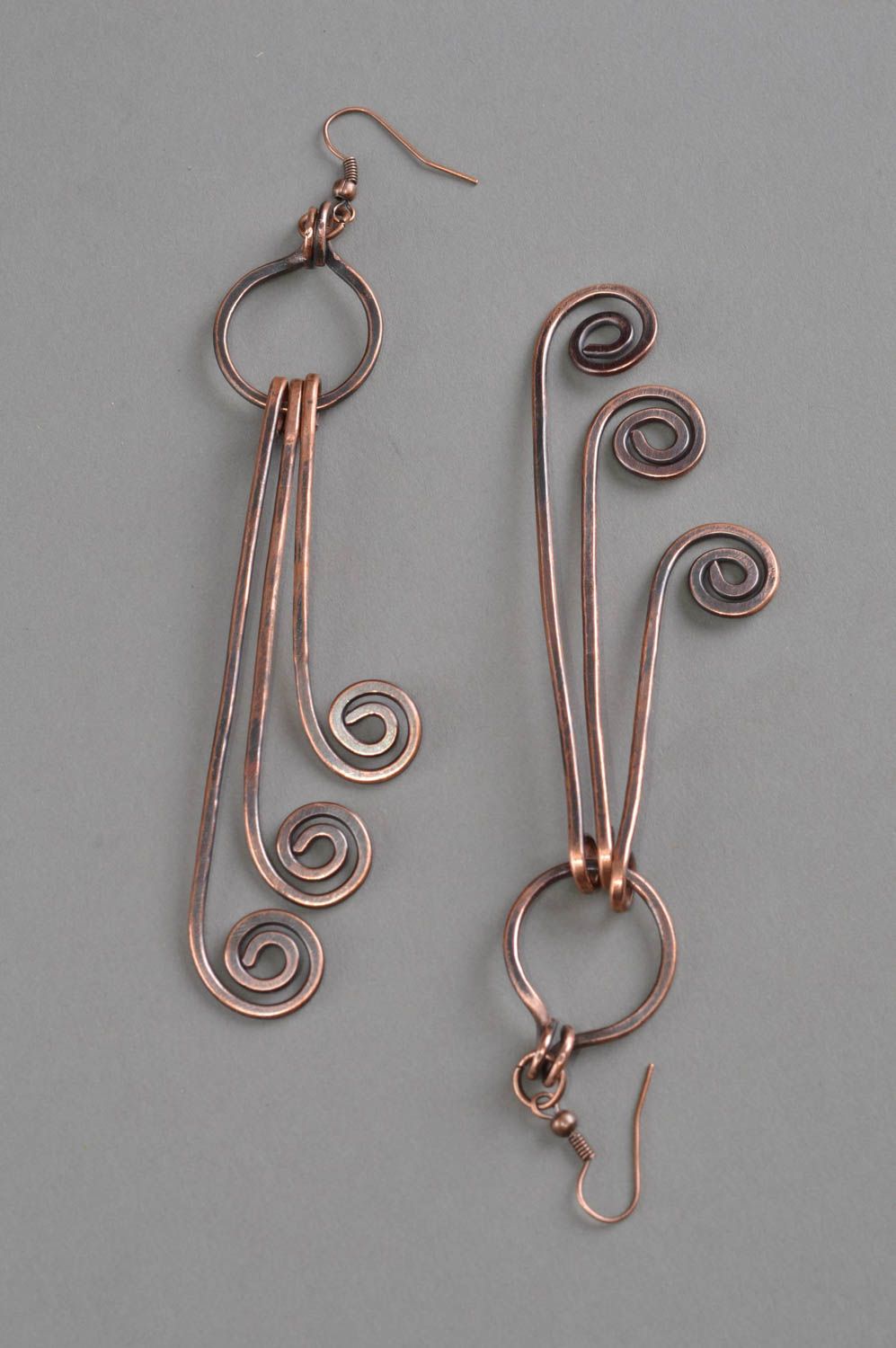 Schöne künstlerische handgemachte Ohrringe aus Kupfer in Heißschmieden Technik  foto 3