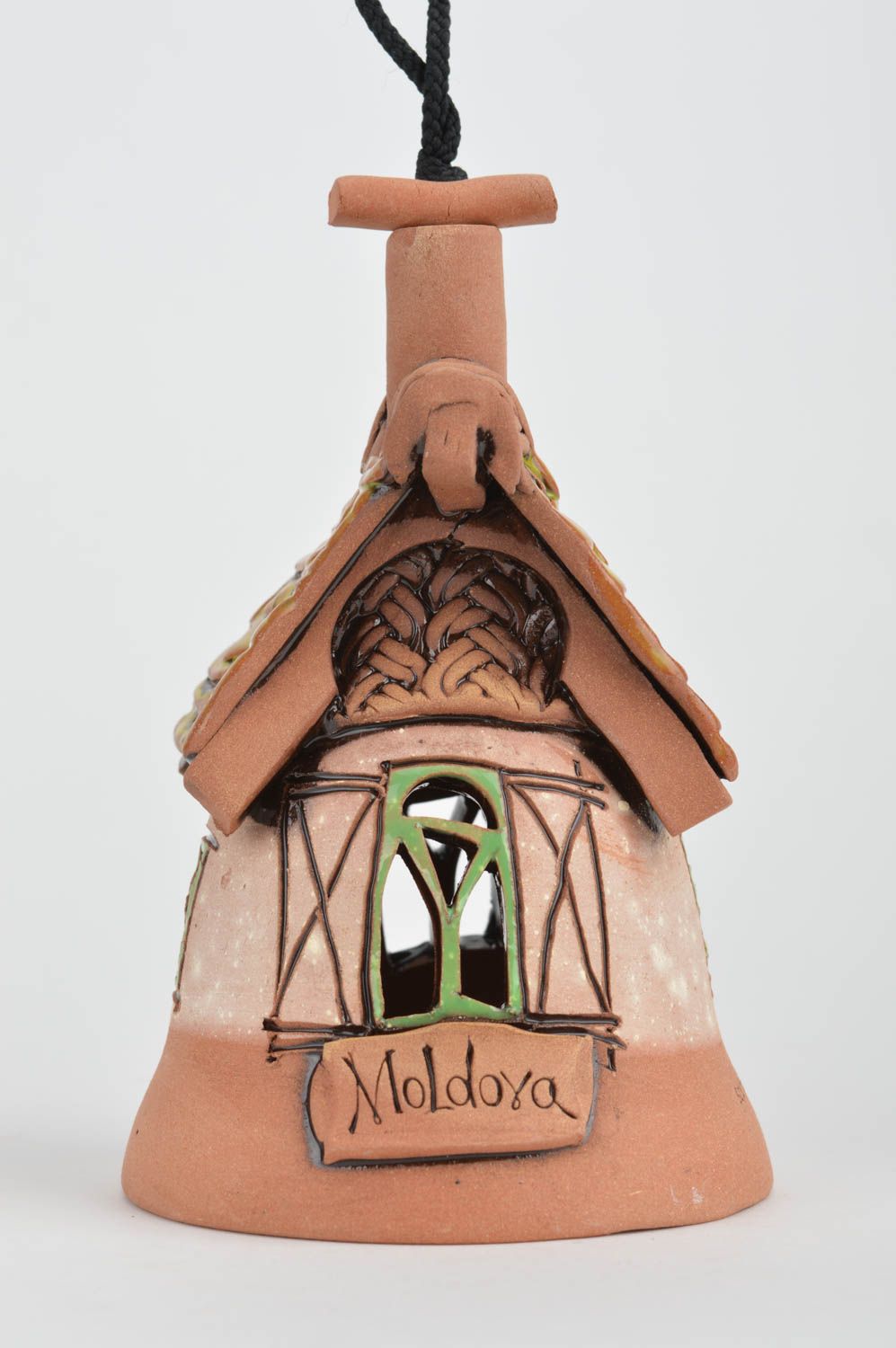 Campanilla de arcilla con forma de casita hecha a mano pequeña pintada bonita foto 2