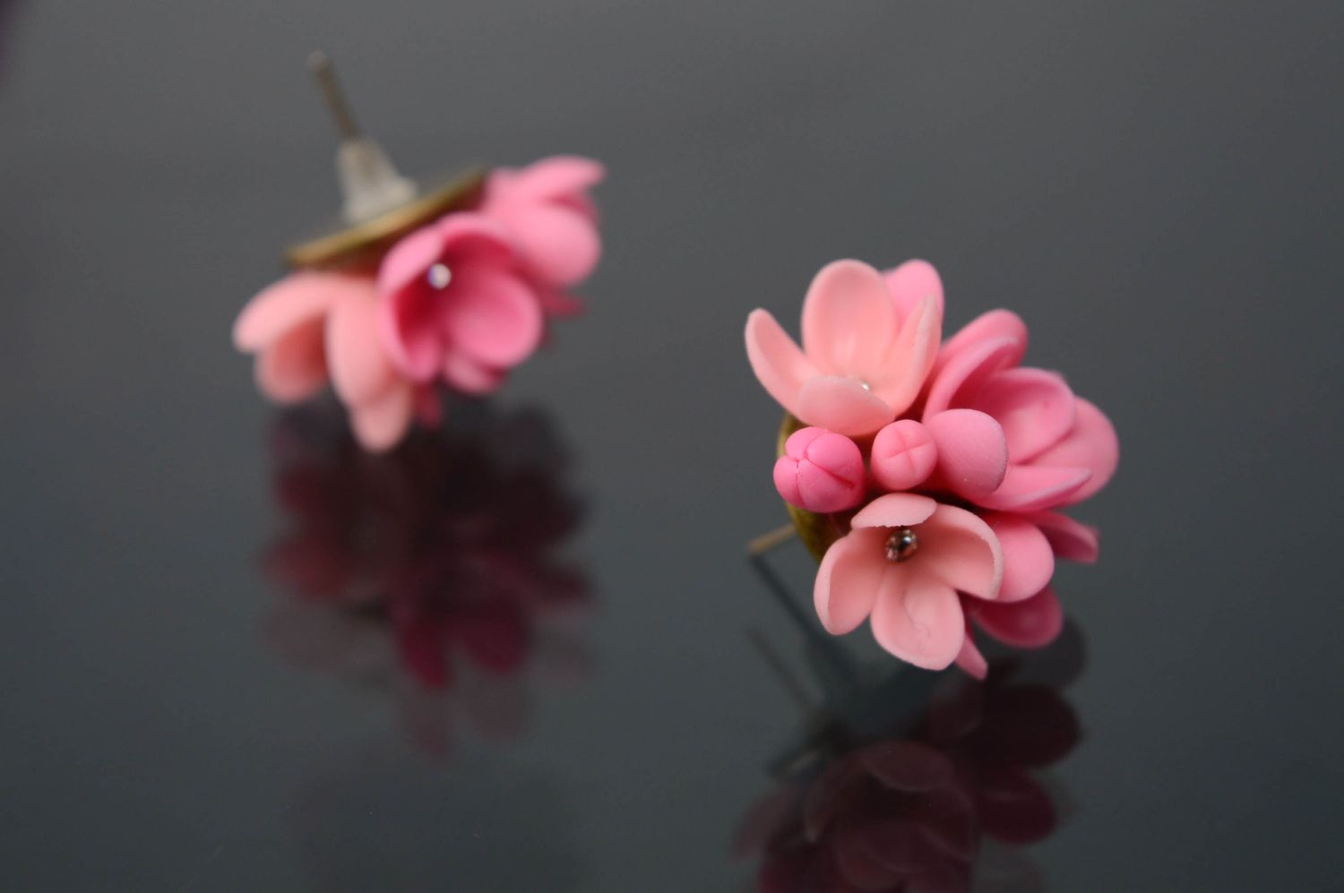 Boucles d'oreilles puces en porcelaine froide Rosée  photo 5