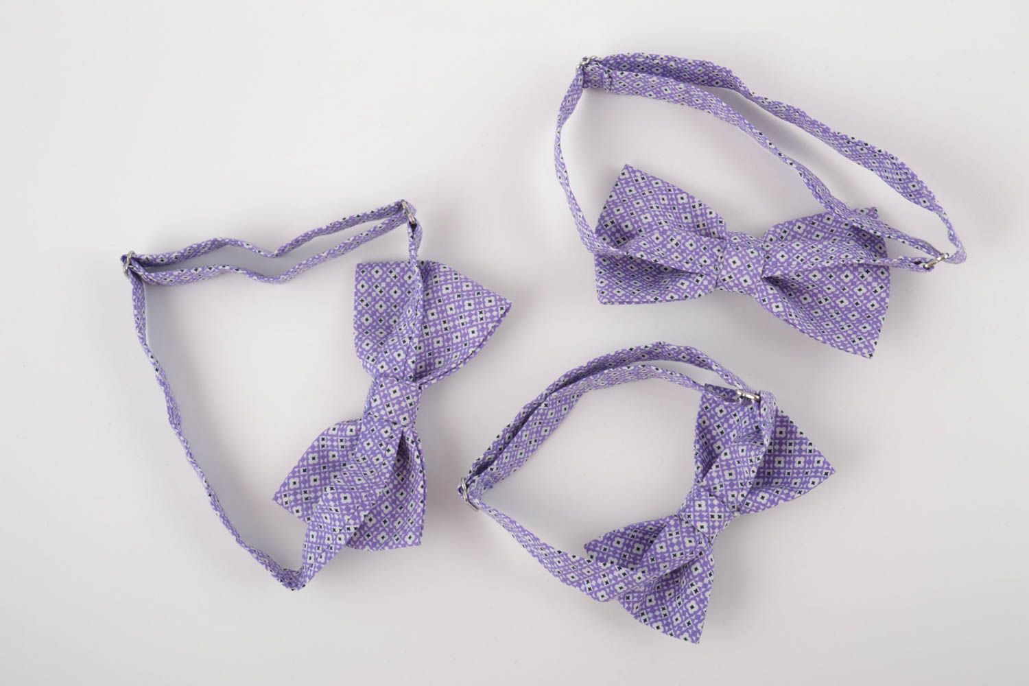 Набор галстуков бабочек из ткани ручной работы красивых сиреневых ярких 3 шт фото 3