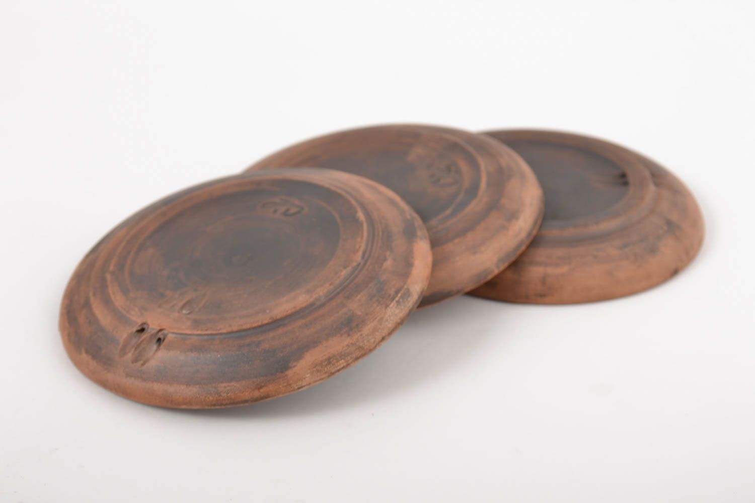 Тарелки ручной работы три штуки глиняные тарелки комплект посуды оригинальный фото 2