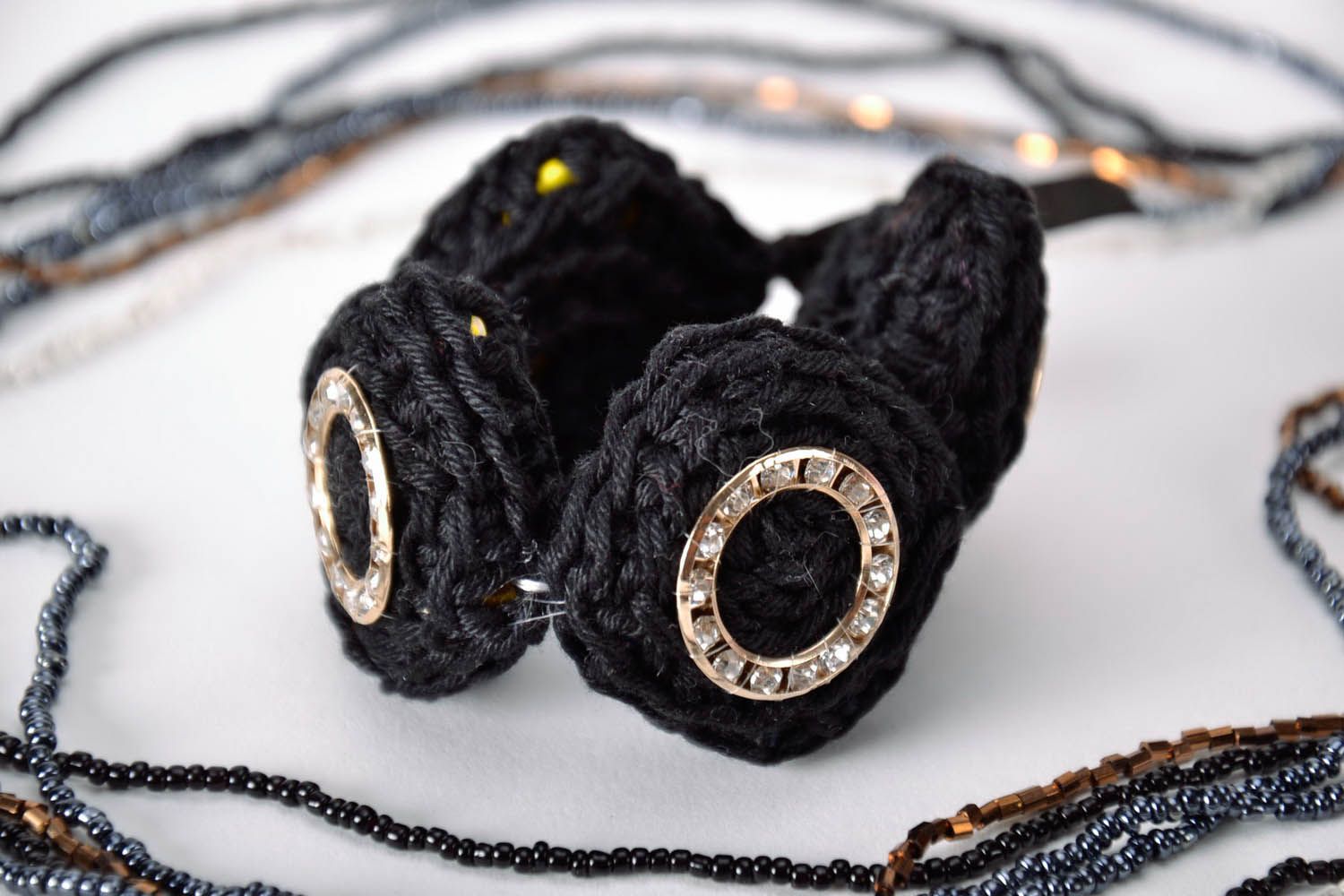 Bracelet tricoté fait main de fils de laine photo 1