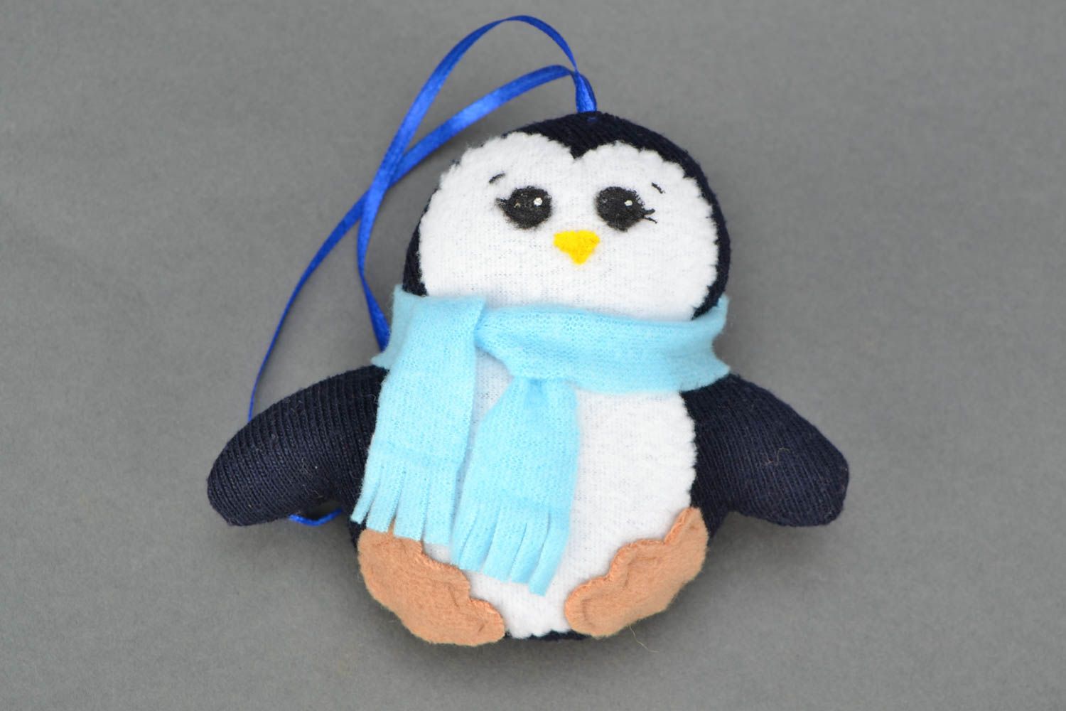 Игрушка-подвеска из ткани Пингвинчик фото 2