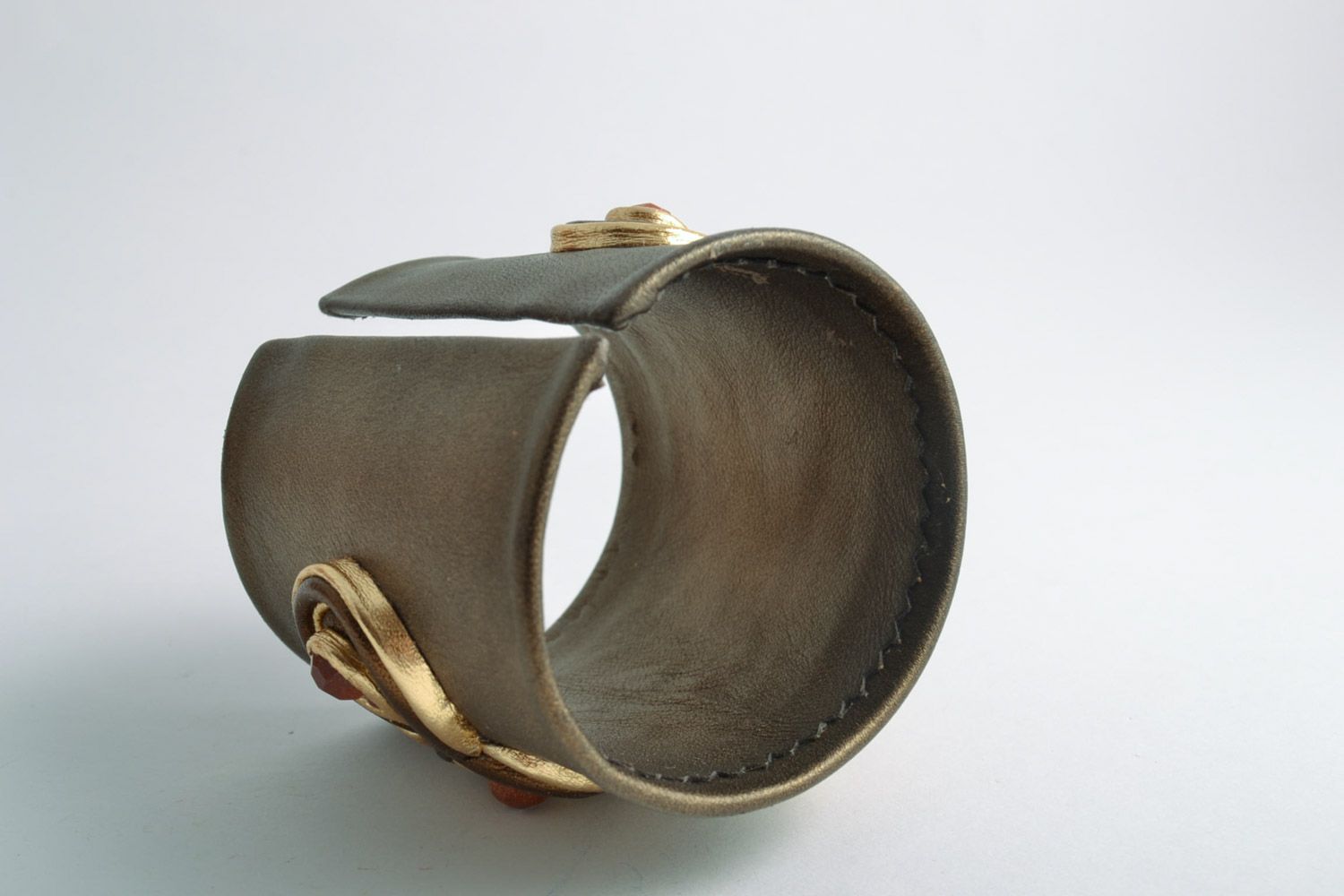 Breites Armband aus Leder mit echten Steinen ungewöhnlich in Braun Handarbeit foto 4