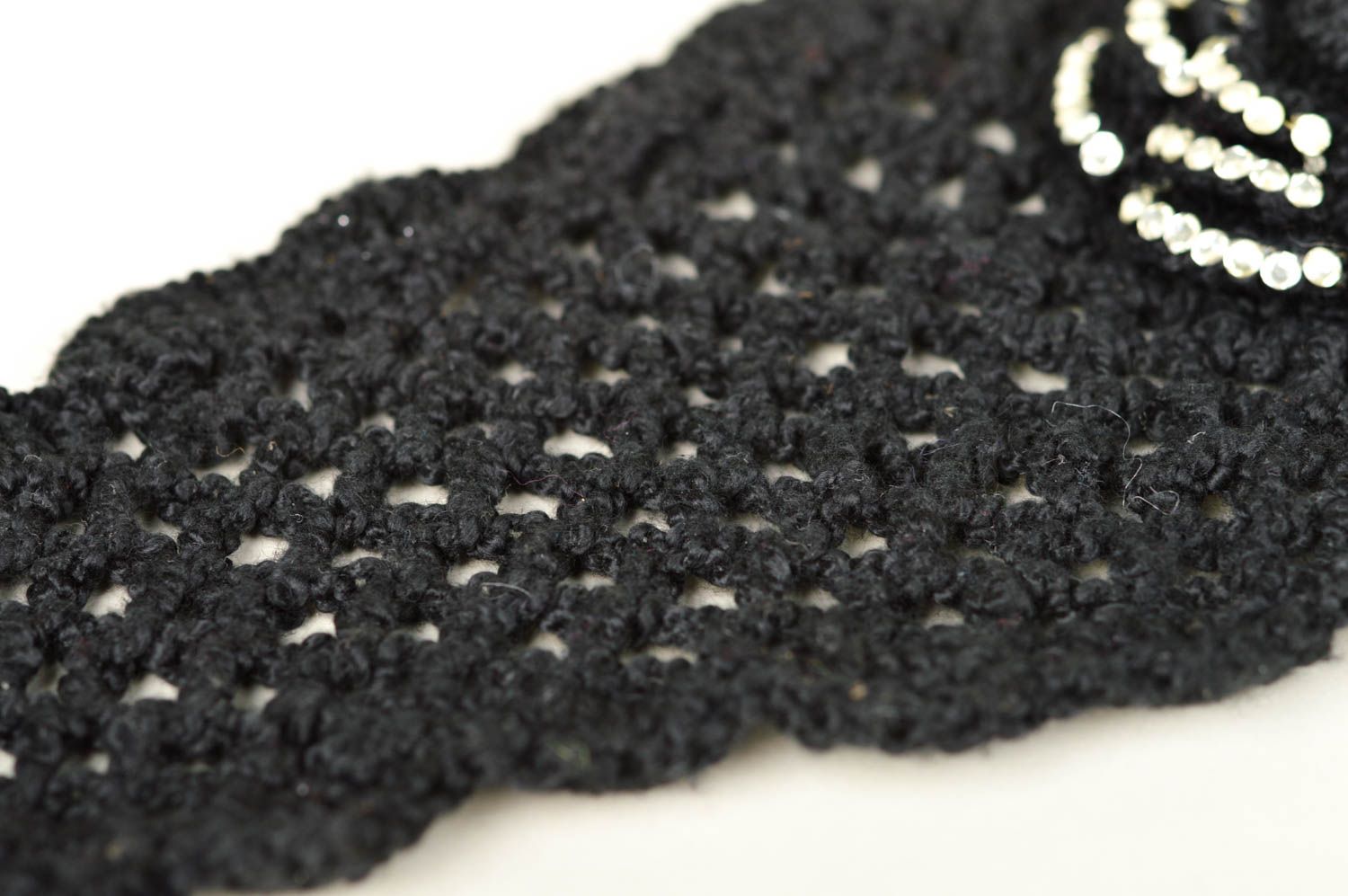 Bandeau Cache-oreilles fait main noir tricoté au crochet Accessoire femme photo 5