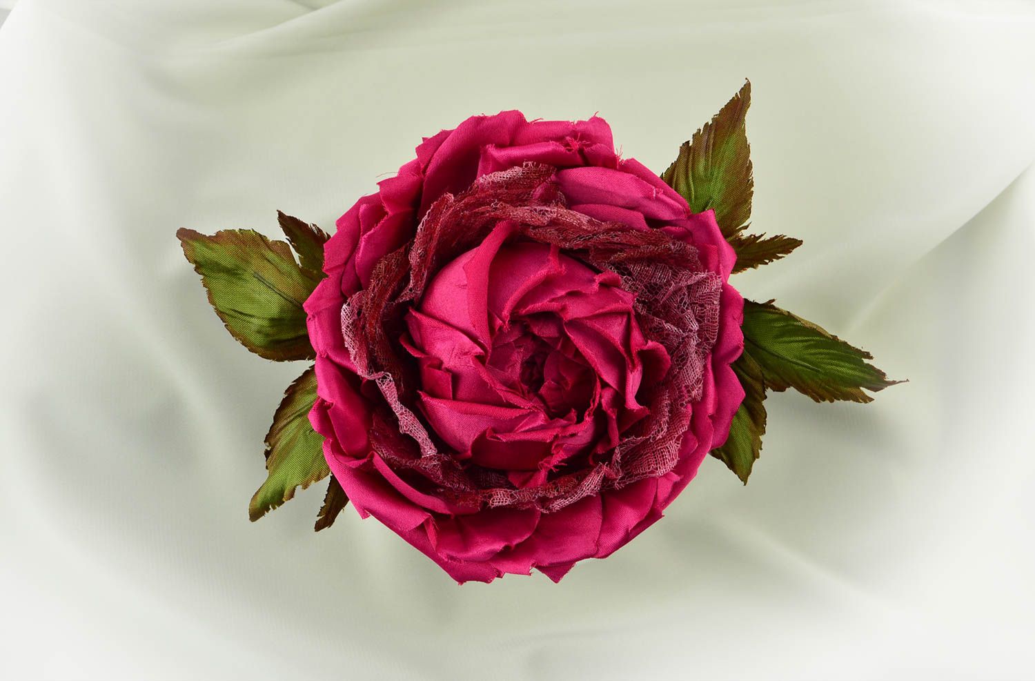 Брошь из шелка хэнд мэйд брошь-заколка пурпурная роза авторская бижутерия фото 1