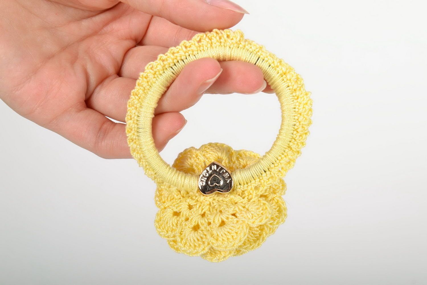 Gelber handgemachter Haargummi mit Blume foto 5