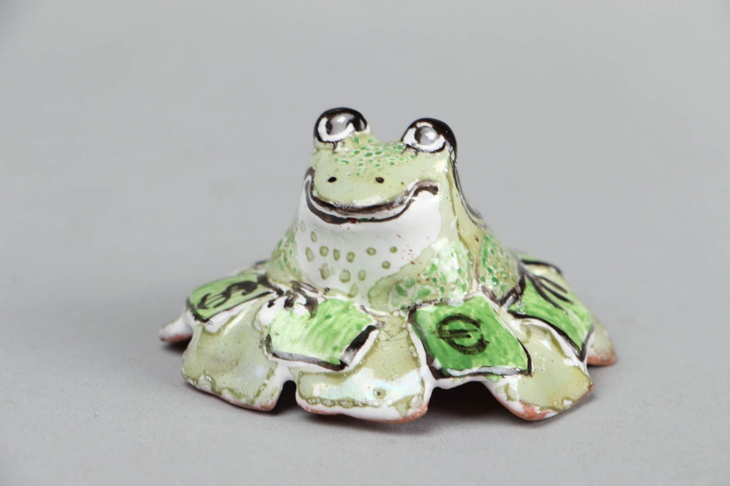 Figura de cerámica en forma de rana foto 1