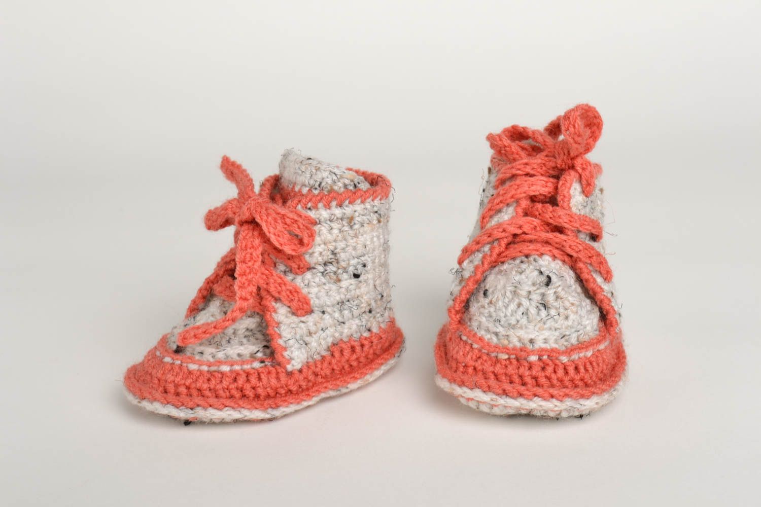 Gehäkelte Babyschuhe handgefertigte Schuhe Geschenke für Kleinkinder in Grau  foto 4
