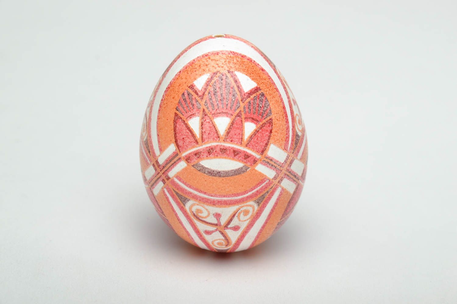 Oeuf de Pâques peint de colorants d'aniline orange fait main décoratif original photo 3