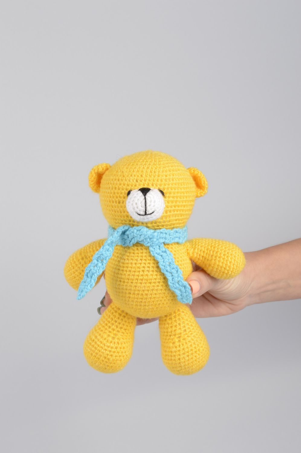 Handmade gehäkeltes Kuscheltier Spielzeug Bär Designer Geschenk aus Acryl gelb foto 4