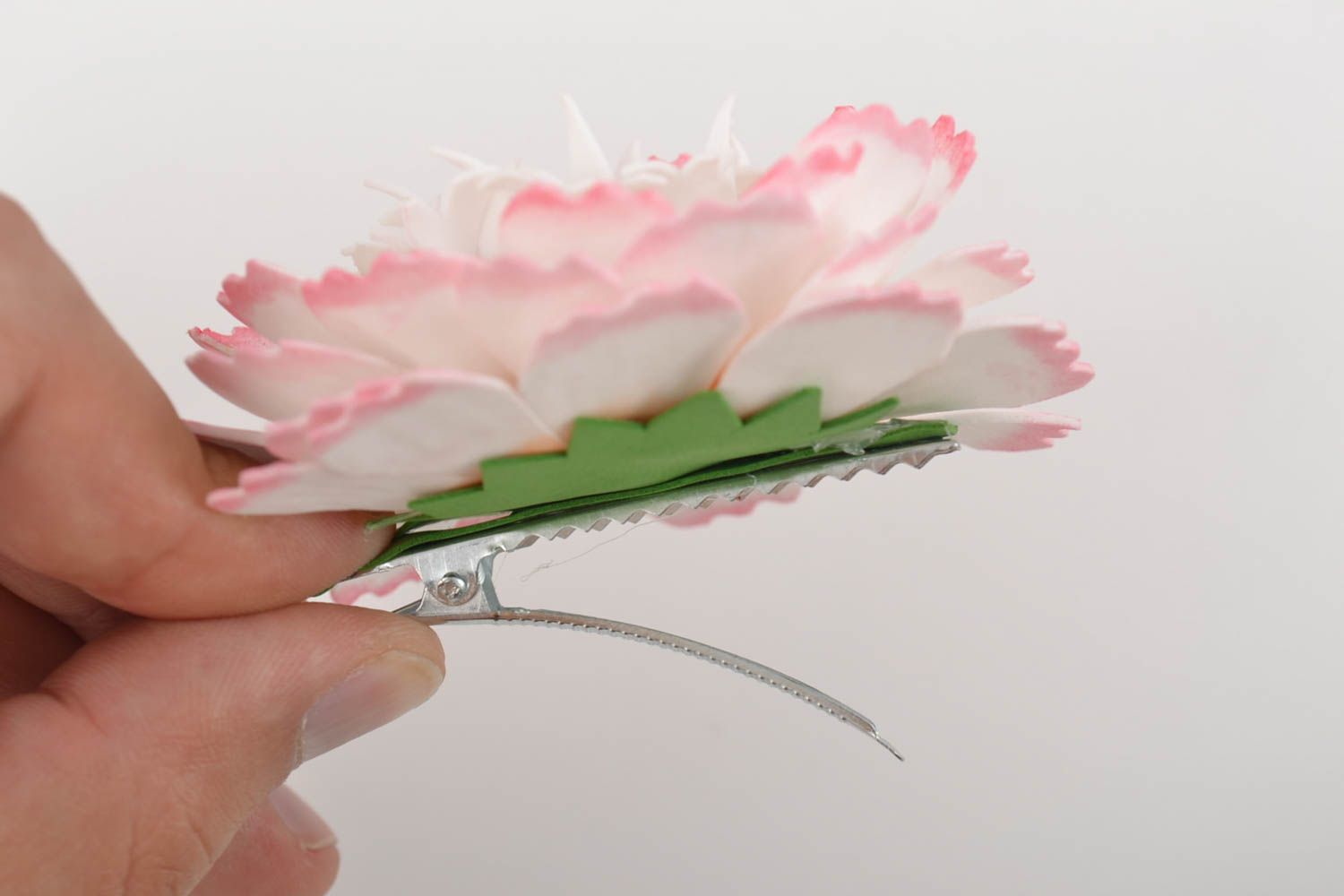 Объемная заколка для волос из фоамирана в виде цветка аксессуар ручной работы фото 5