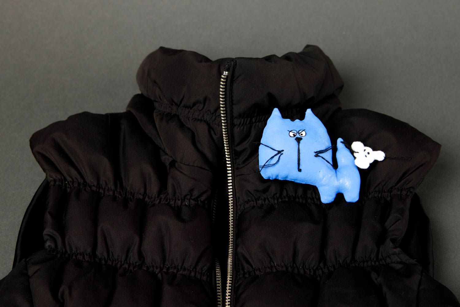 Брошь ручной работы кот дизайнерское украшение текстильная брошь голубая фото 5
