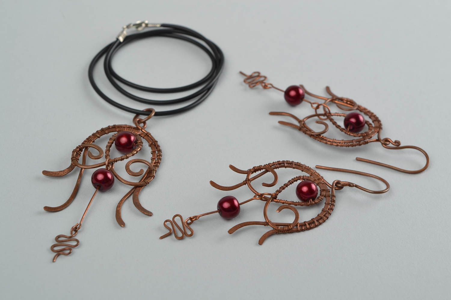 Schmuckset aus Kupfer Collier und Ohrringe mit roten Perlen handmade für Frauen foto 4