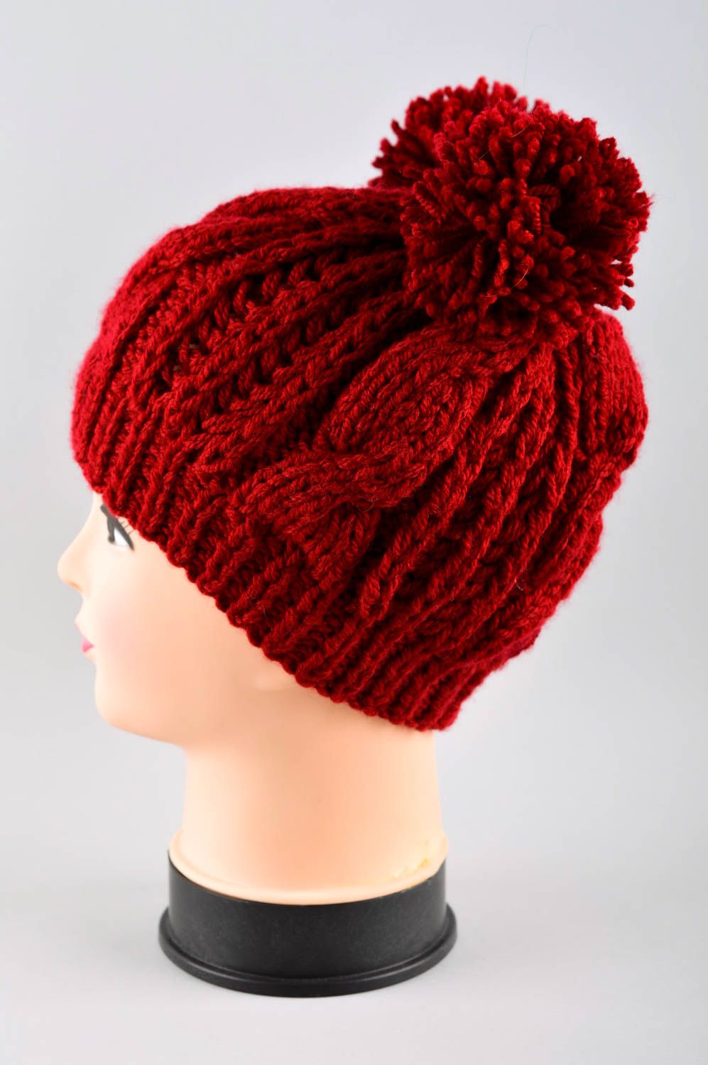 Bonnet tricot Accessoire d'hiver fait main rouge 2 pompons Accessoire femme photo 3