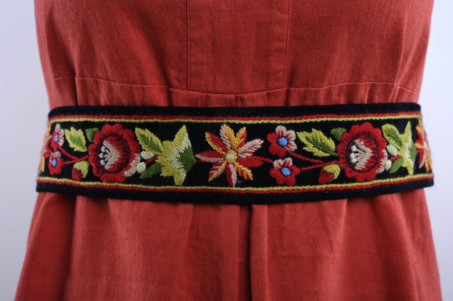Velvet belt with hand embroidery photo 3