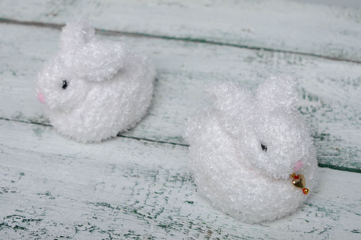 Мягкие вязаные игрушки Кролики белые фото 5
