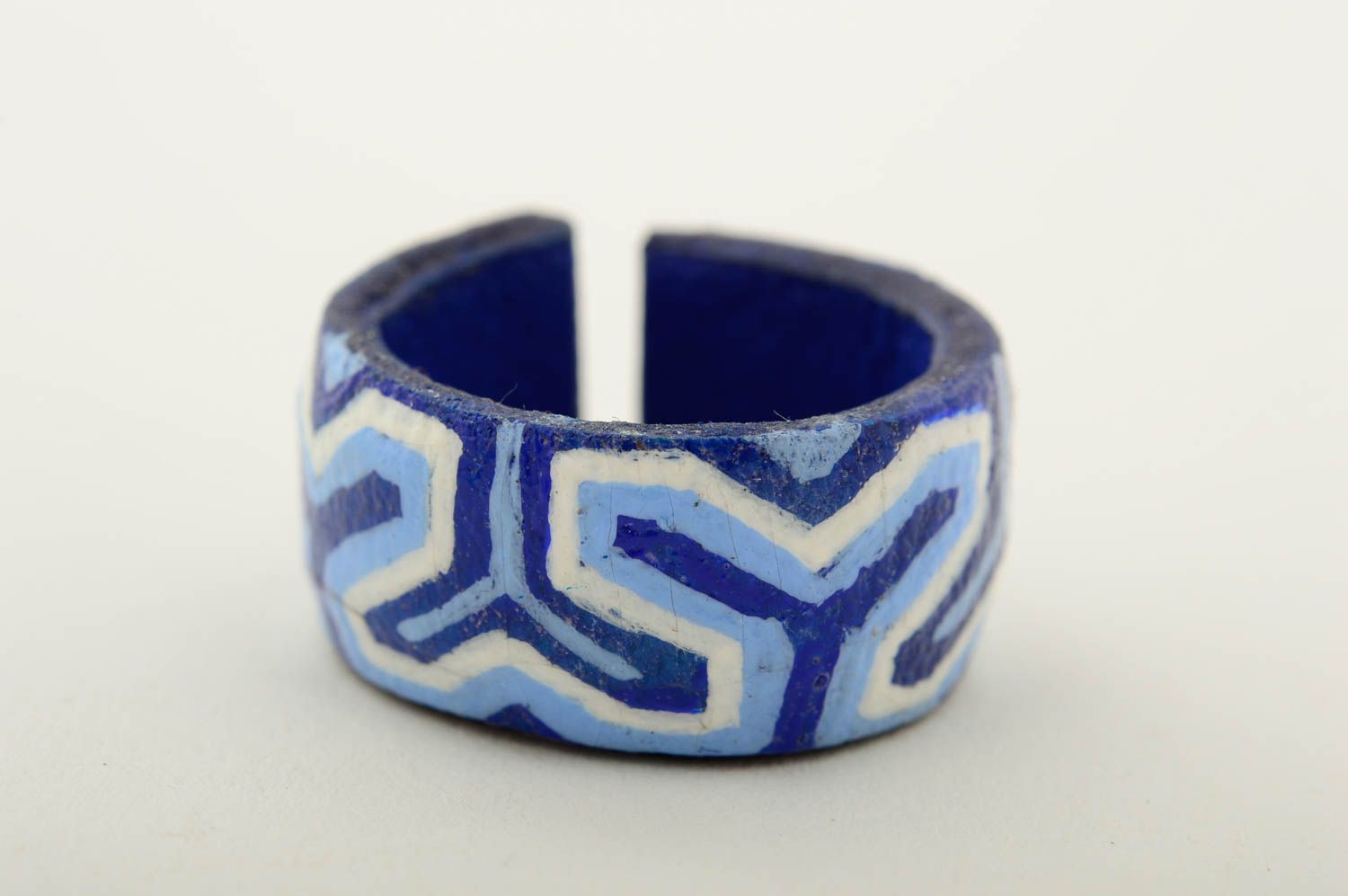 Кольцо ручной работы необычное украшение кожаный аксессуар синий с росписью фото 3