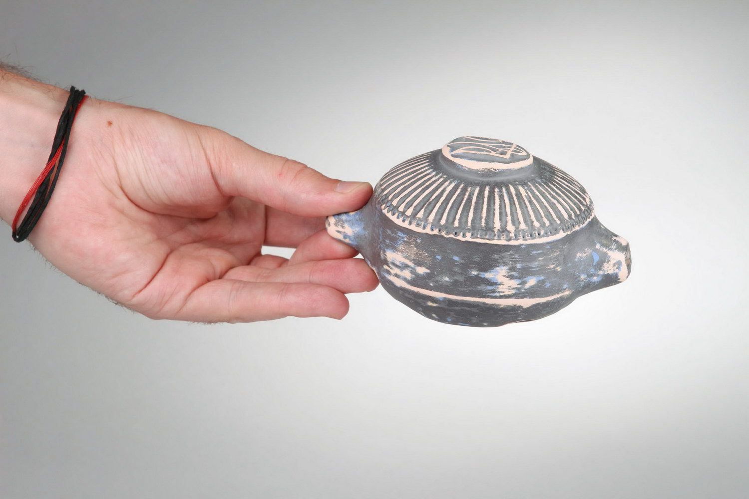 Ocarina de cerámica, flauta-silbato con tridente foto 4
