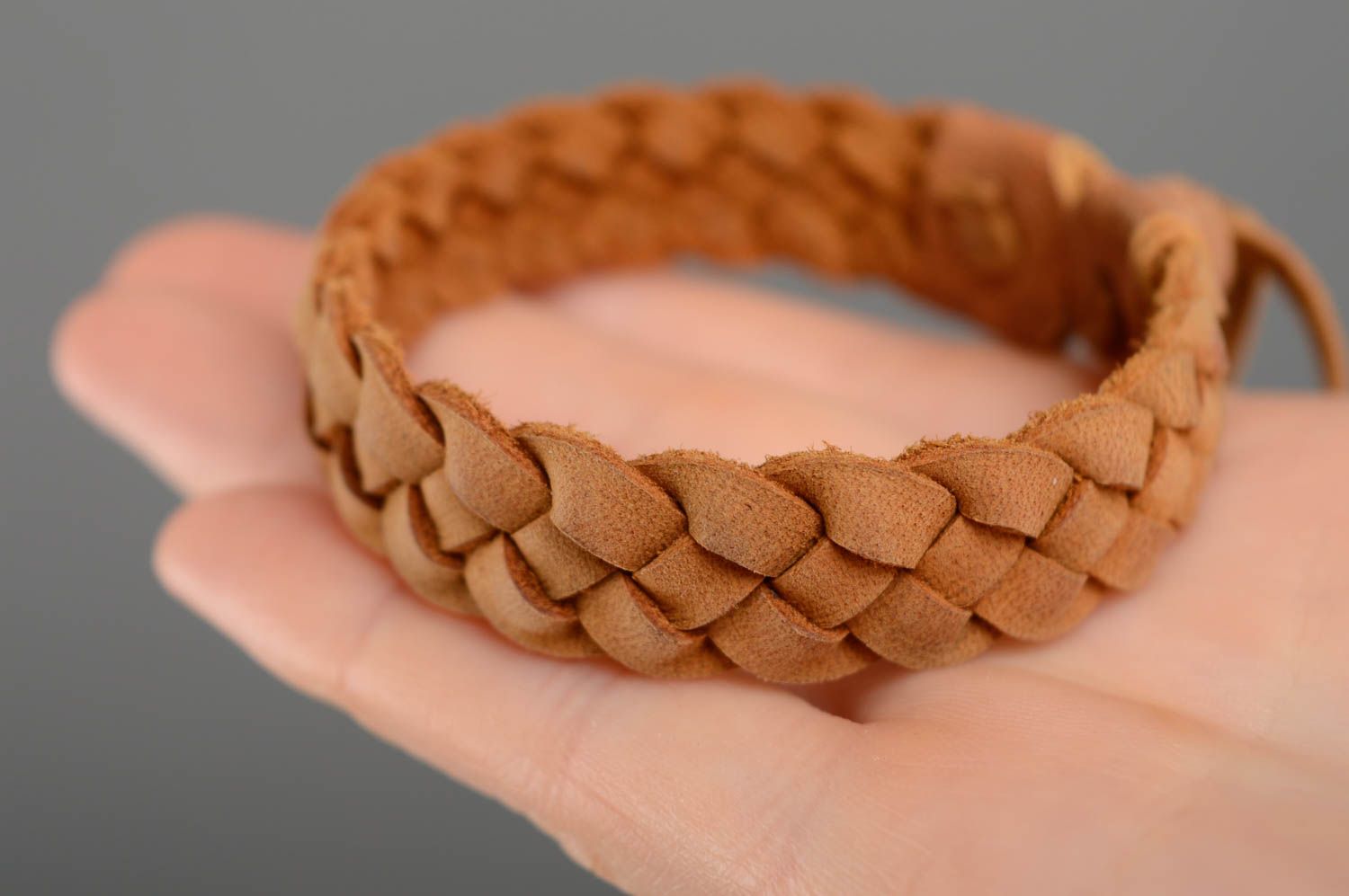 Brown woven leather bracelet photo 4