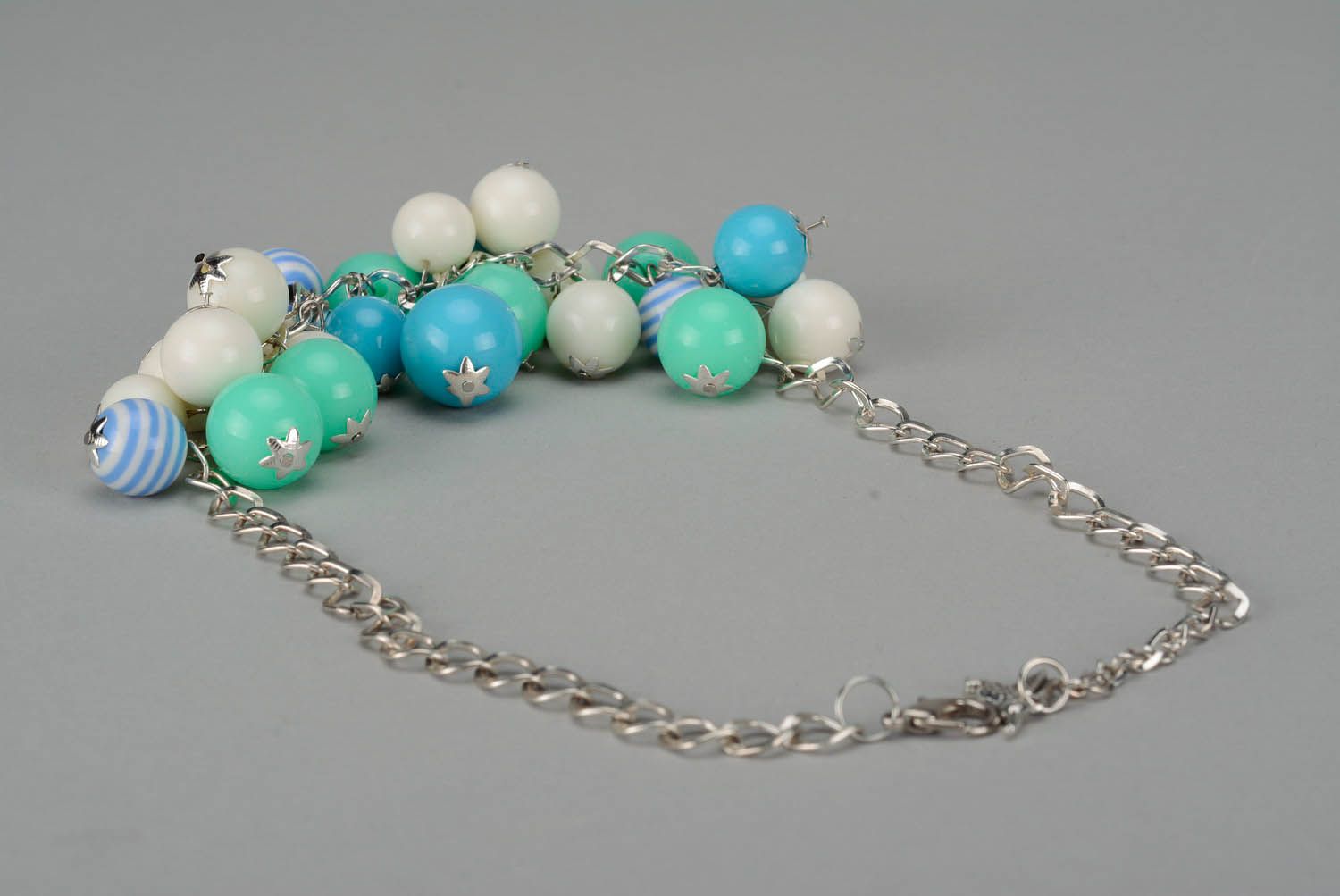Necklace made of acrylic beads photo 3