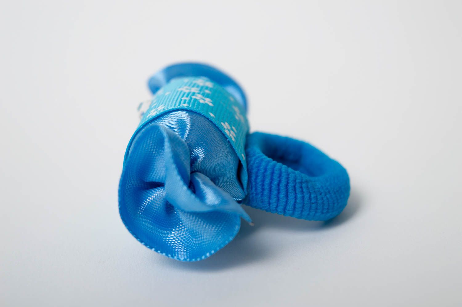 Резинка для волос украшение ручной работы синяя конфетка детский аксессуар фото 4