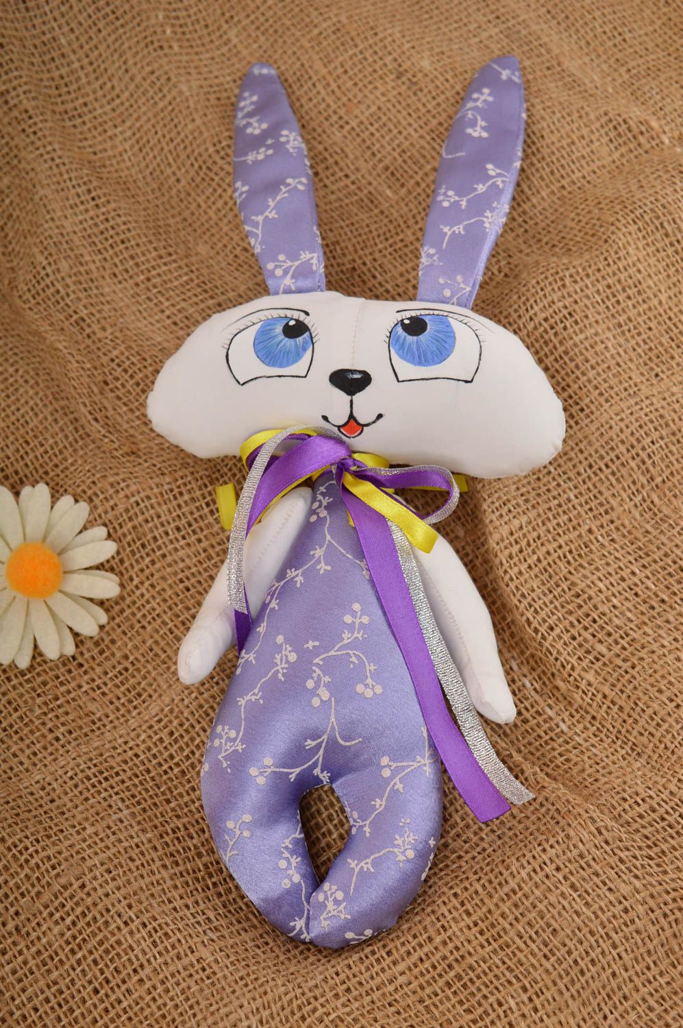 Jouet lapin Peluche faite main en tissu peinte à l'acrylique Cadeau pour enfant photo 1